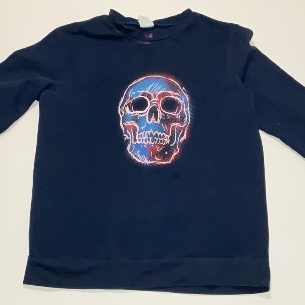 Lightweight sweatshirt.